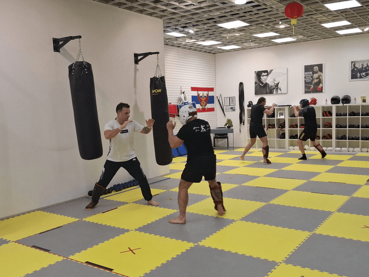 Trainingseinheit auf den gelben Matten der Defense Zone