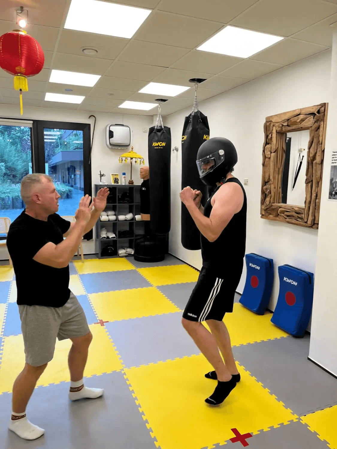 Partnerübung während einer Trainingseinheit